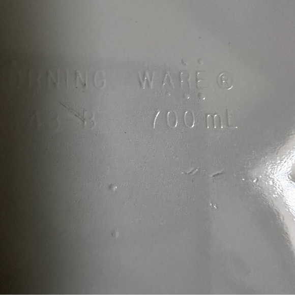 4 piece Vintage CORNINGWARE Dishes - in EUC - Picture 6 of 13